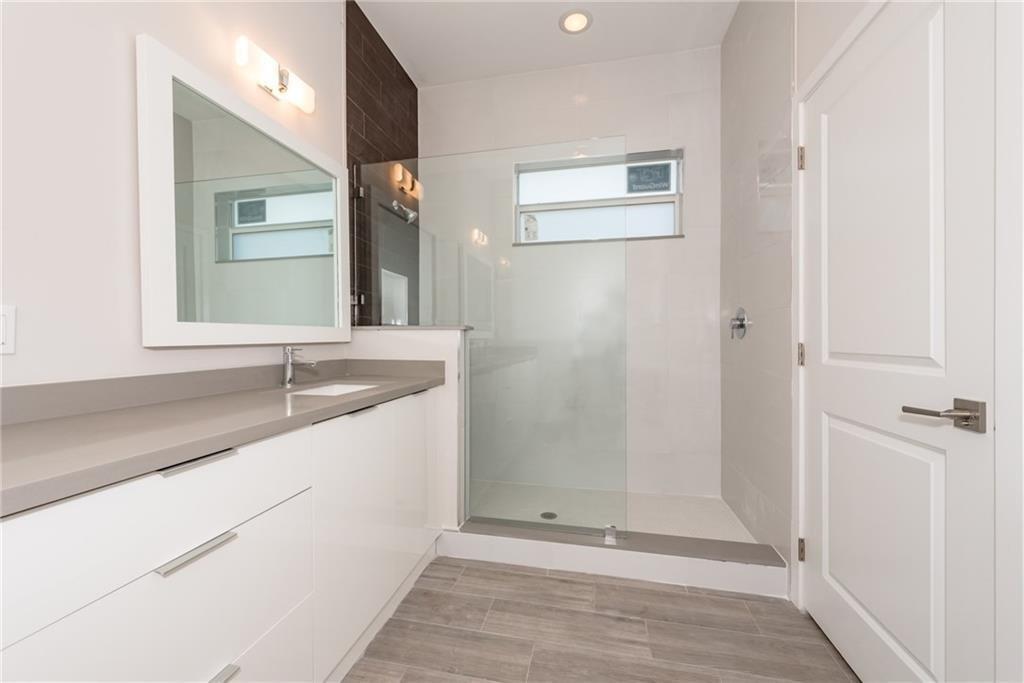 Building Photo - 1105 NE 2nd Ave