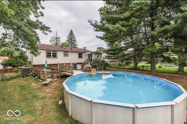 Building Photo - 3935 Mistletoe Dr