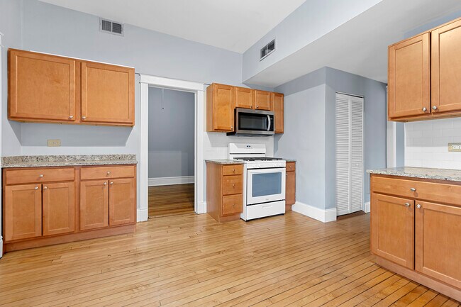 Building Photo - 1337 W Wrightwood Ave