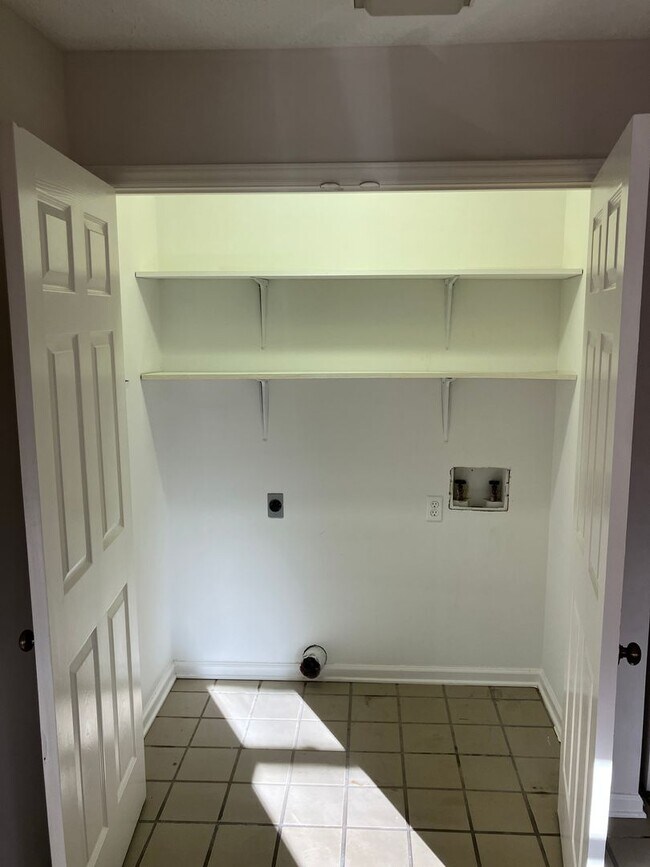 Building Photo - Charming  Duplex in Mooresville