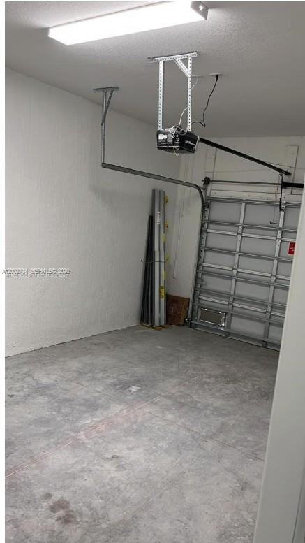 Building Photo - 606 SW 12th St