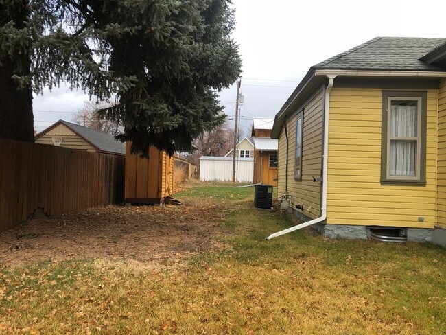 Building Photo - Charming Southside Cottage with Spacious G...