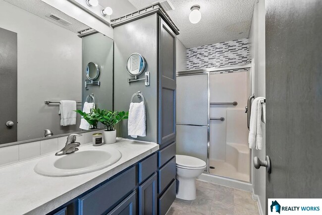 Building Photo - 3400 Glenhaven Pl