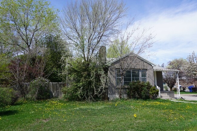 Building Photo - Upgraded 4 Bed 2 Bath Midvale Home