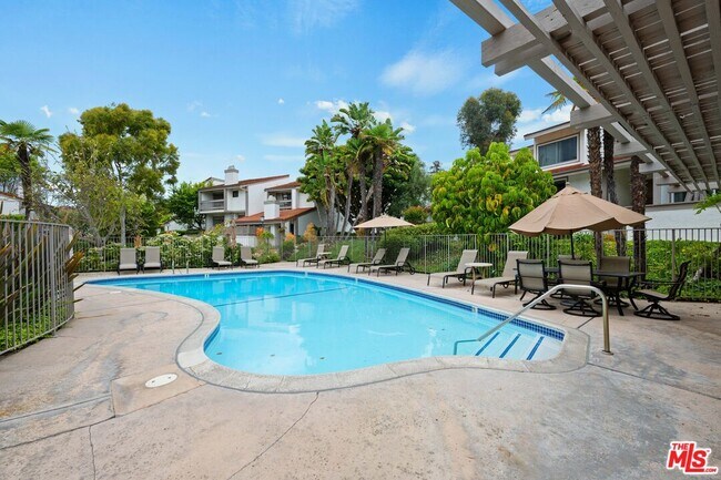 Building Photo - 17088 Palisades Cir