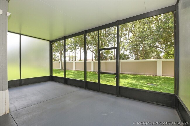 Building Photo - 2206 SW Cape Cod Dr