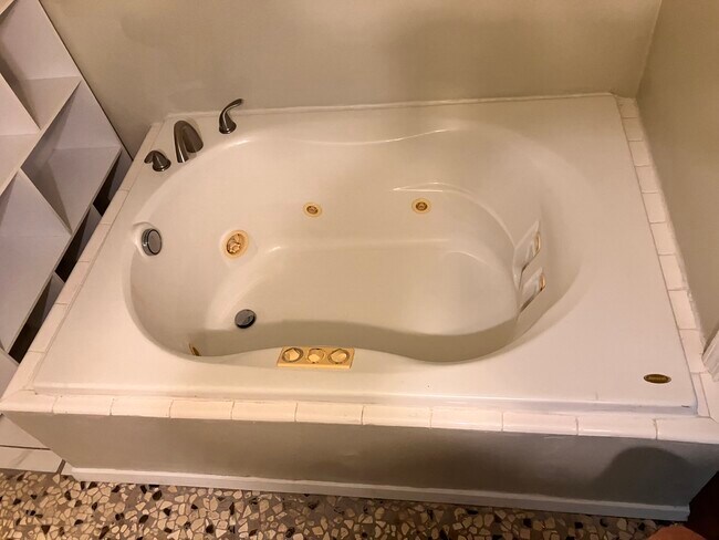 Building Photo - 164 Golden Meadow Dr