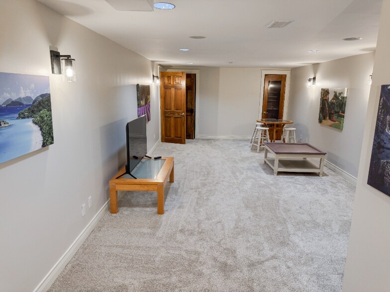 Building Photo - 835 Ouray Ave