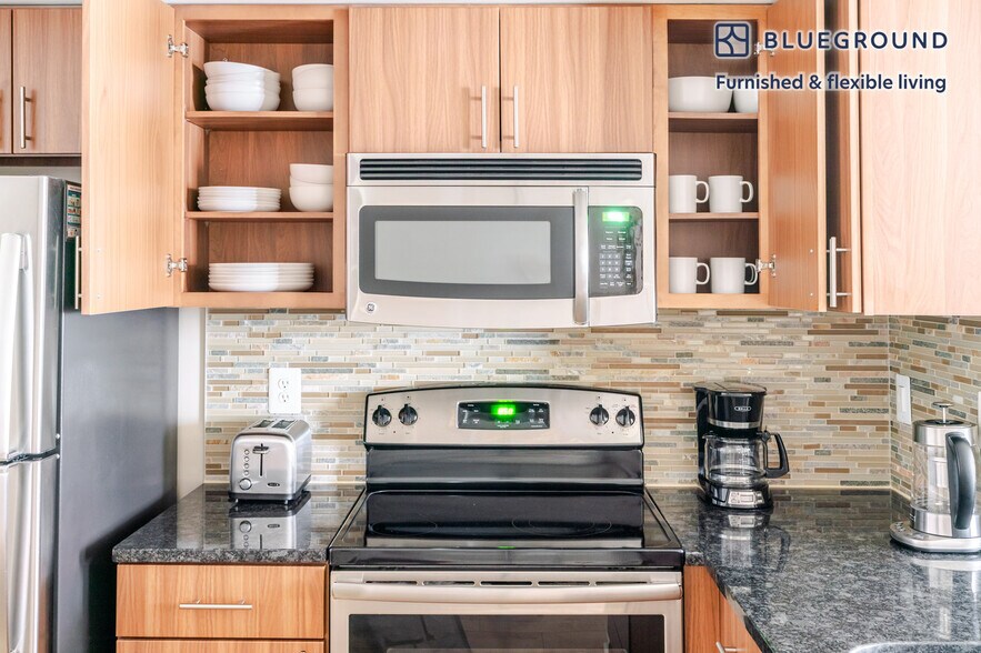 Building Photo - 1401 N Taft St