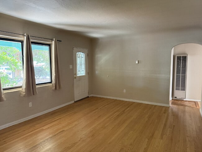 Building Photo - Charming NE Heights Cottage with Flexible Layout & Easy Access to UNM, Uptown, and KAFB