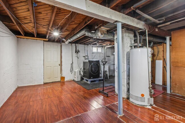 Building Photo - 33 Adams St