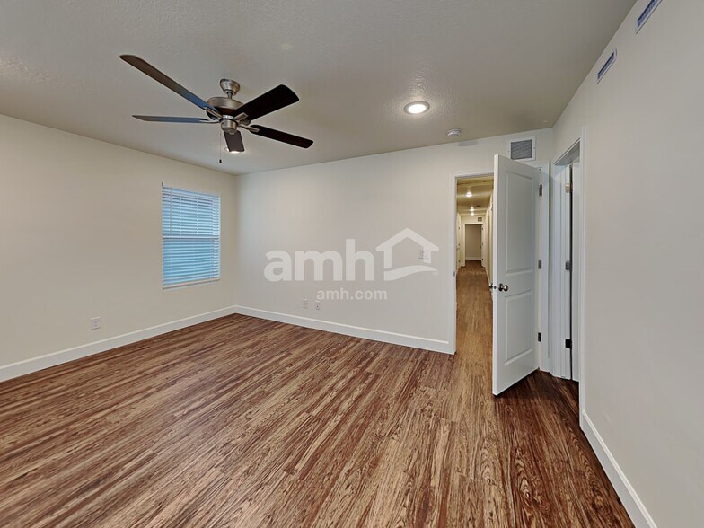 Building Photo - 11031 Kitty Hawk Rd