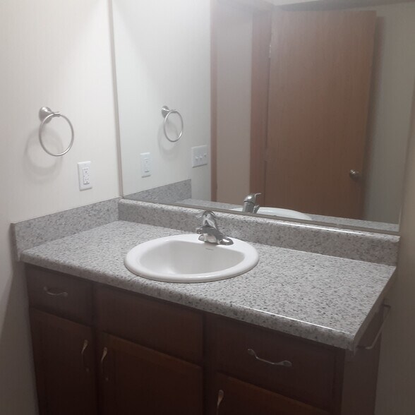 Building Photo - 545 S Walker Ln