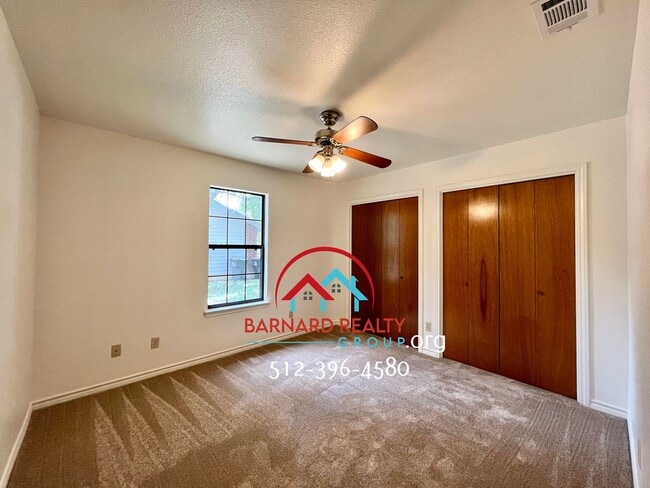 Building Photo - Available July 25: Well Maintained 3/2 Duplex