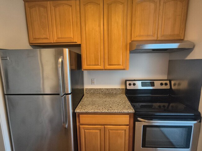 Building Photo - TOP FLOOR 1BD/1BATH Condo Available For Rent at the Watergate Community in Emeryville!!!!