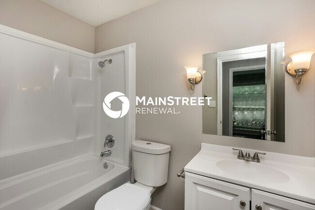 Building Photo - 4 Bedroom Pet-Friendly Home in Louisville, KY with Main Street Renewal