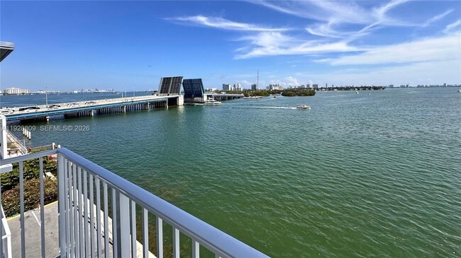 Building Photo - 7825 NE Bayshore Ct