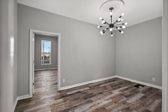 Building Photo - 835 Isabella St