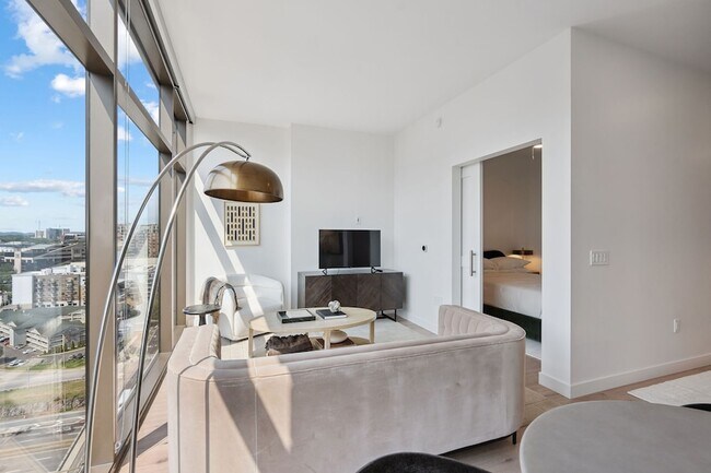 Building Photo - 1212 Demonbreun St