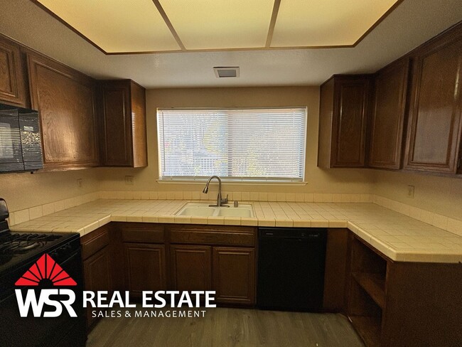 Building Photo - Clean 3 Bedroom Riverside Home Near Poly High and Victoria Ave with HOA Pool and 2-Car Garage