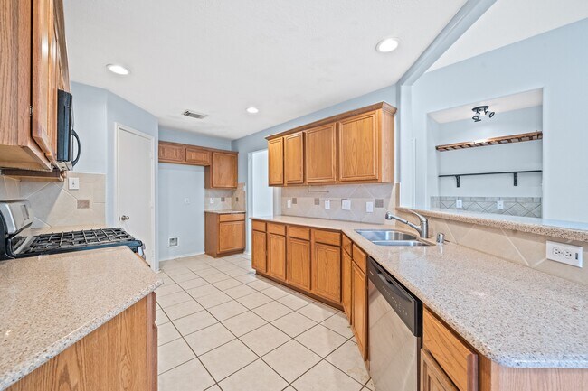 Building Photo - 11018 WARATH Oak Ct