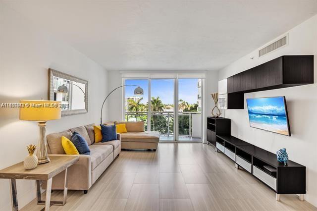Primary Photo - 3001 S Ocean Dr