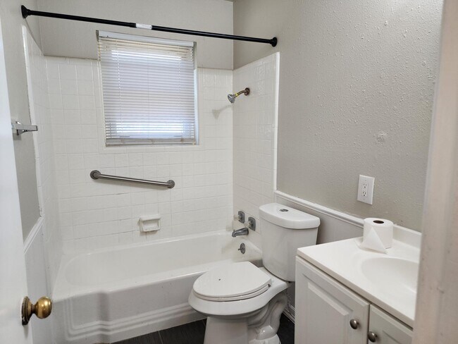 Building Photo - 1217 N Christine Dr