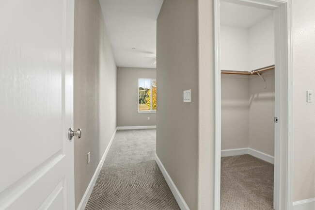 Building Photo - 1818 Tarragon Dr