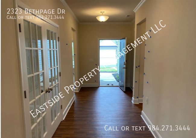 Building Photo - 2323 Bethpage Dr