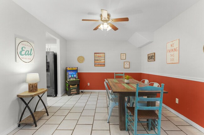Building Photo - 14434 E Cabana St