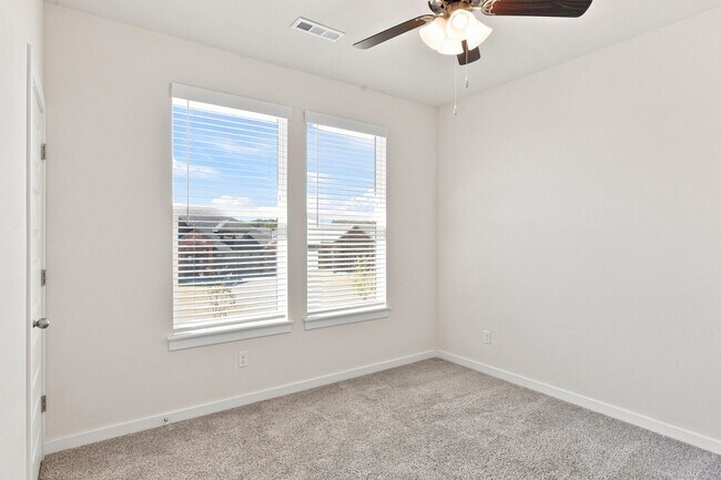 Building Photo - 4802 W Planetree St