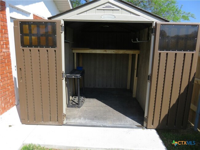 Building Photo - 1339 Mockingbird Ln