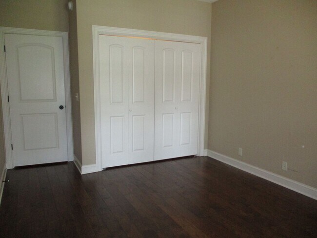 Building Photo - 104 Shadow Wood Bend