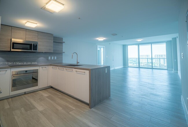 Building Photo - 400 Sunny Isles Blvd