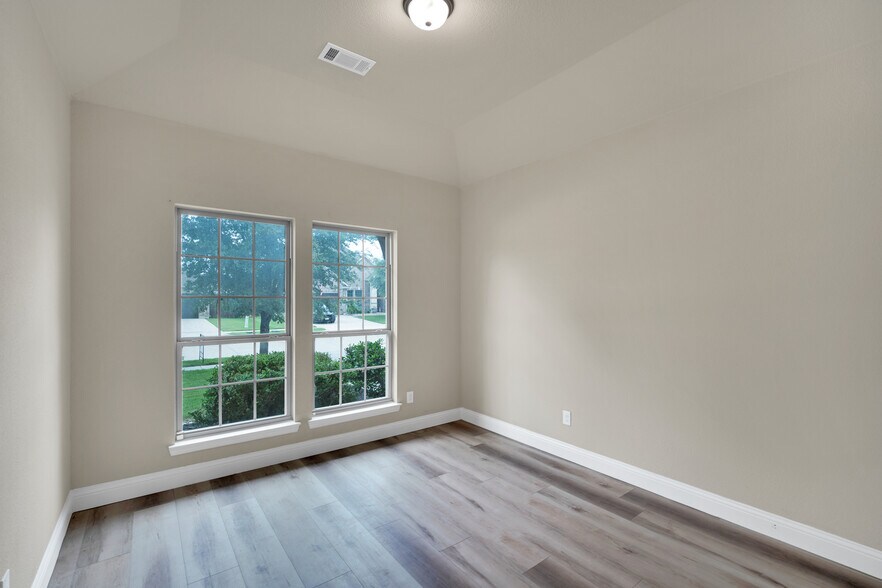 Building Photo - 437 Whispering Willow Dr