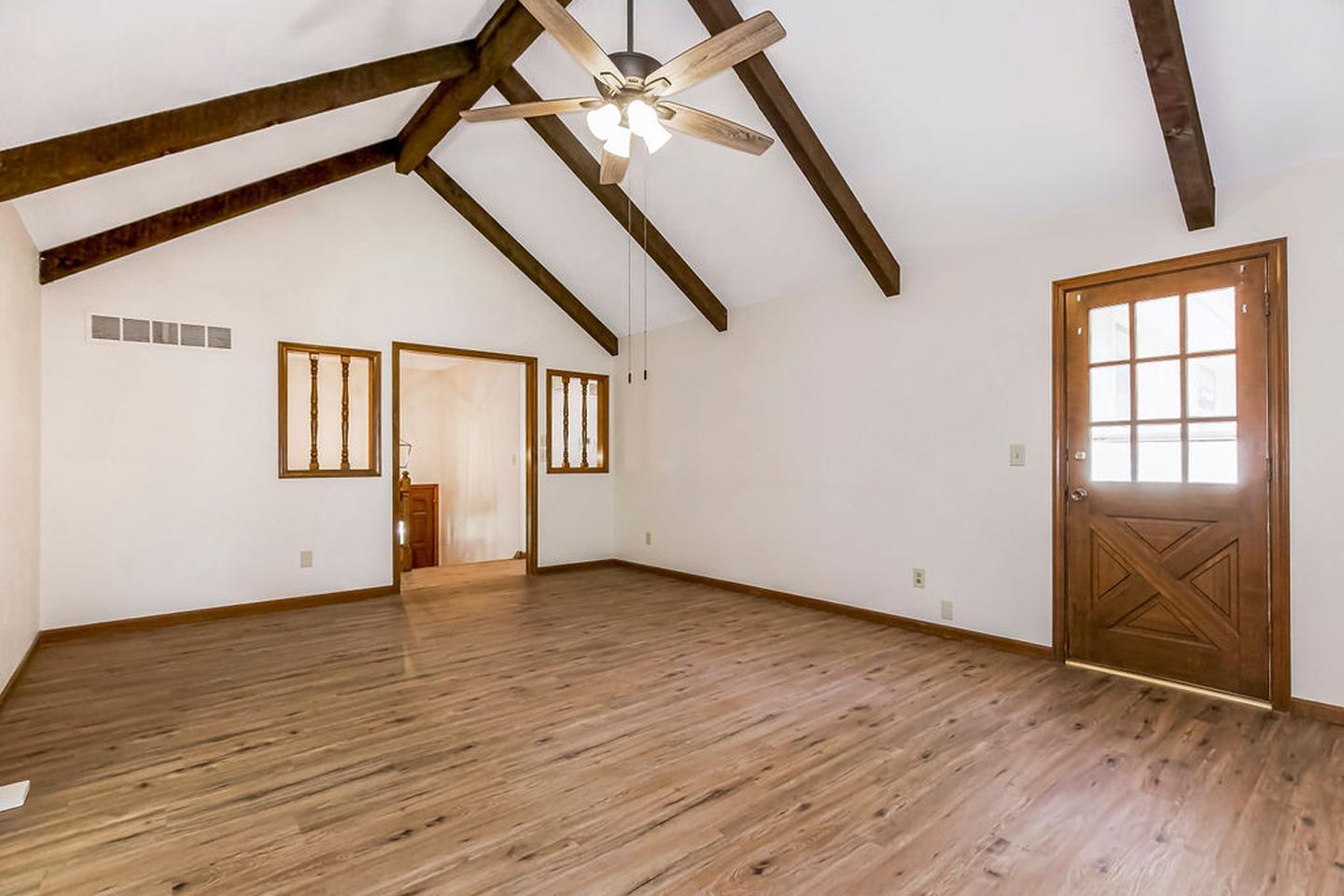 Building Photo - Spacious Shawnee Home Near Mill Creek Streamway Park