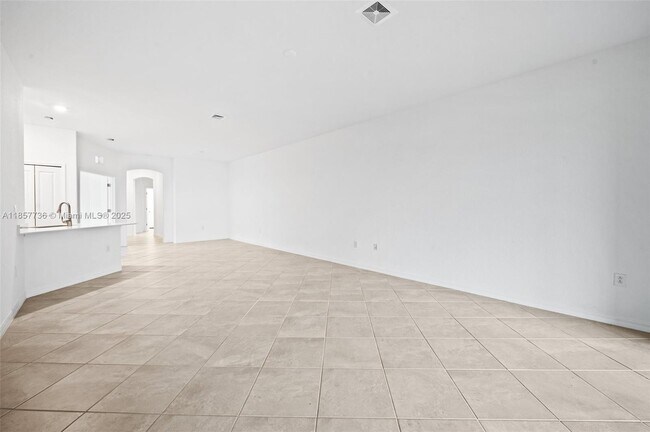 Building Photo - 2616 Vine Ave