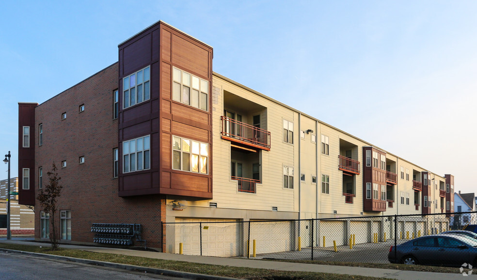 Building Photo - Columbia Square