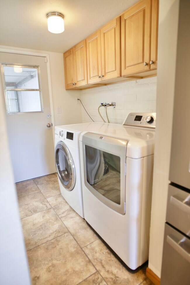 Building Photo - 4 Bedroom Furnished in Catalina Foothills ...