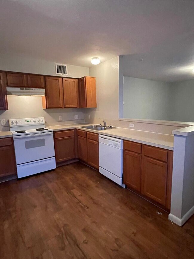 Building Photo - 7206 Twin Crest Dr