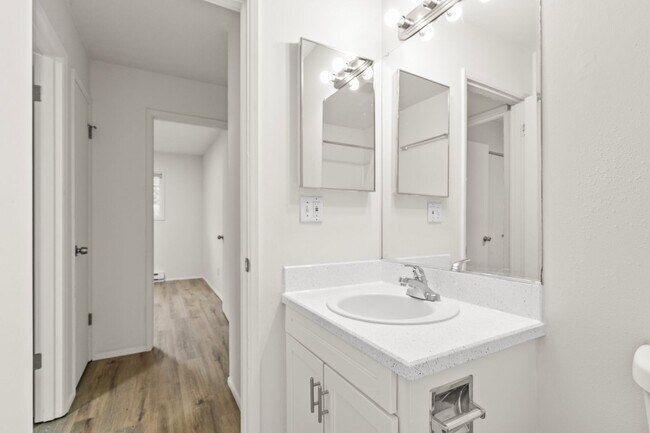 Building Photo - 1912-1914 SE Tacoma St.