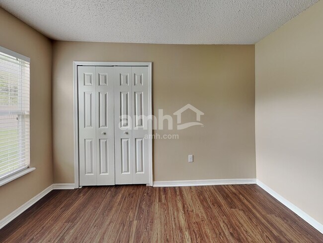 Building Photo - 10355 Little Econ St