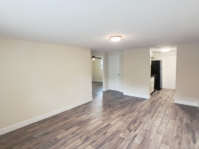Building Photo - Margaret's Manor - 2 Bedroom, 1 Bathroom i...