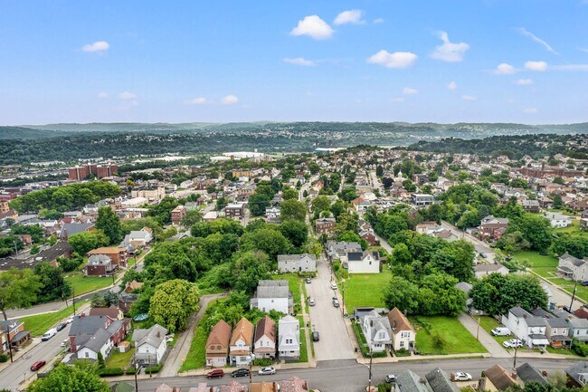 Building Photo - Beautiful 2 bedroom home in Homestead available August 1!