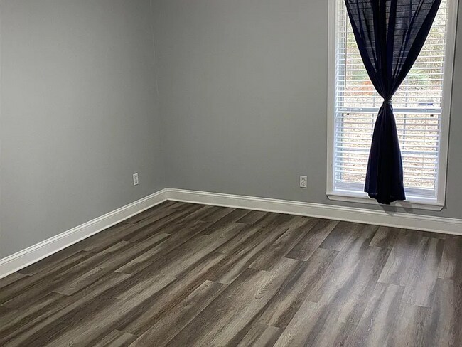 Building Photo - 3/2.5 bath home with large yard!