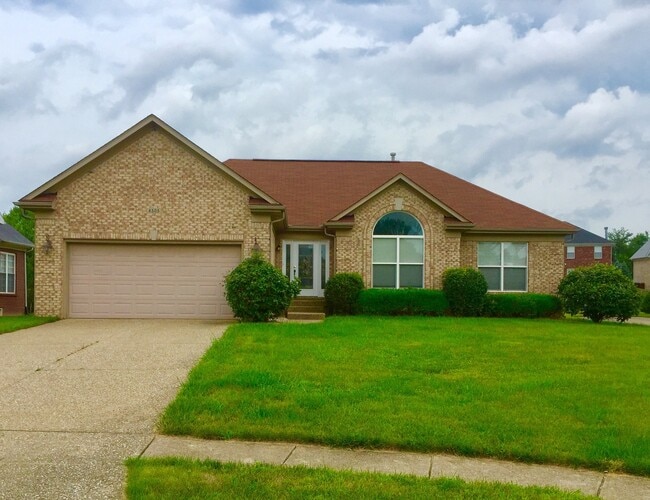 Building Photo - Wonderful 3 bed, 2.5 Bath home with back yard!