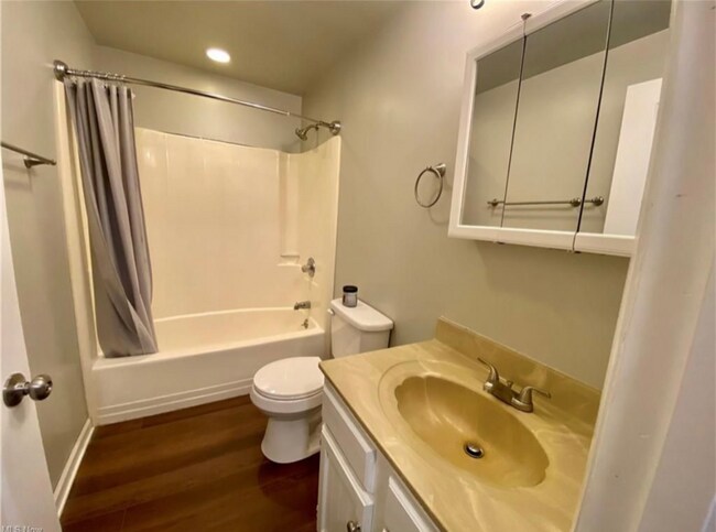 Building Photo - 217 N Huron St