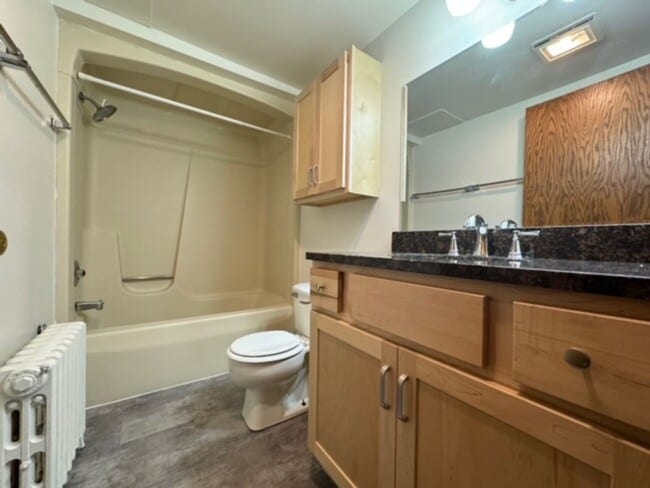 Building Photo - 408