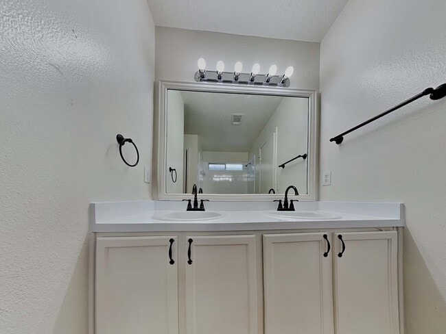 Building Photo - 4811 Russet Trail Ct