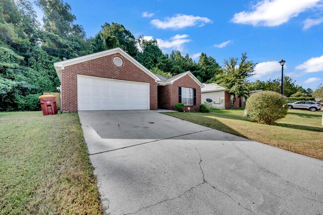 Building Photo - 6745 Lakes Edge Ln